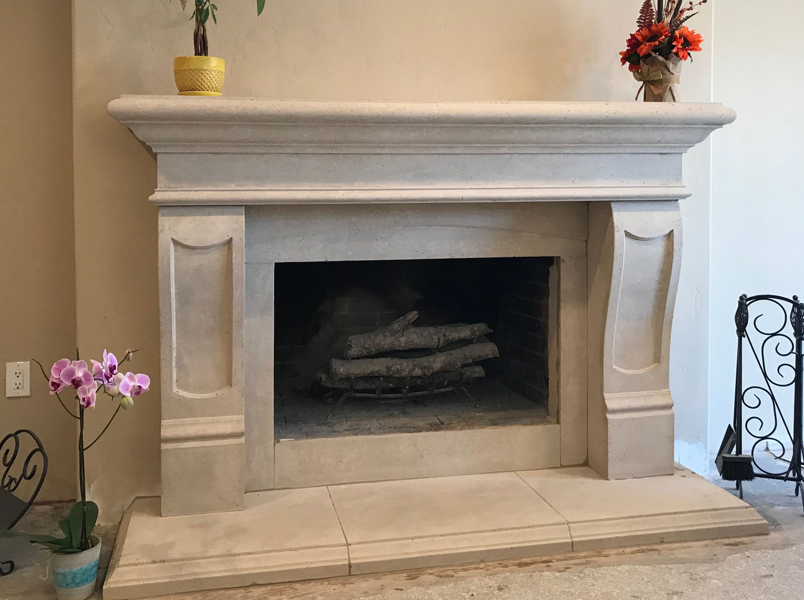 Fireplace mantel